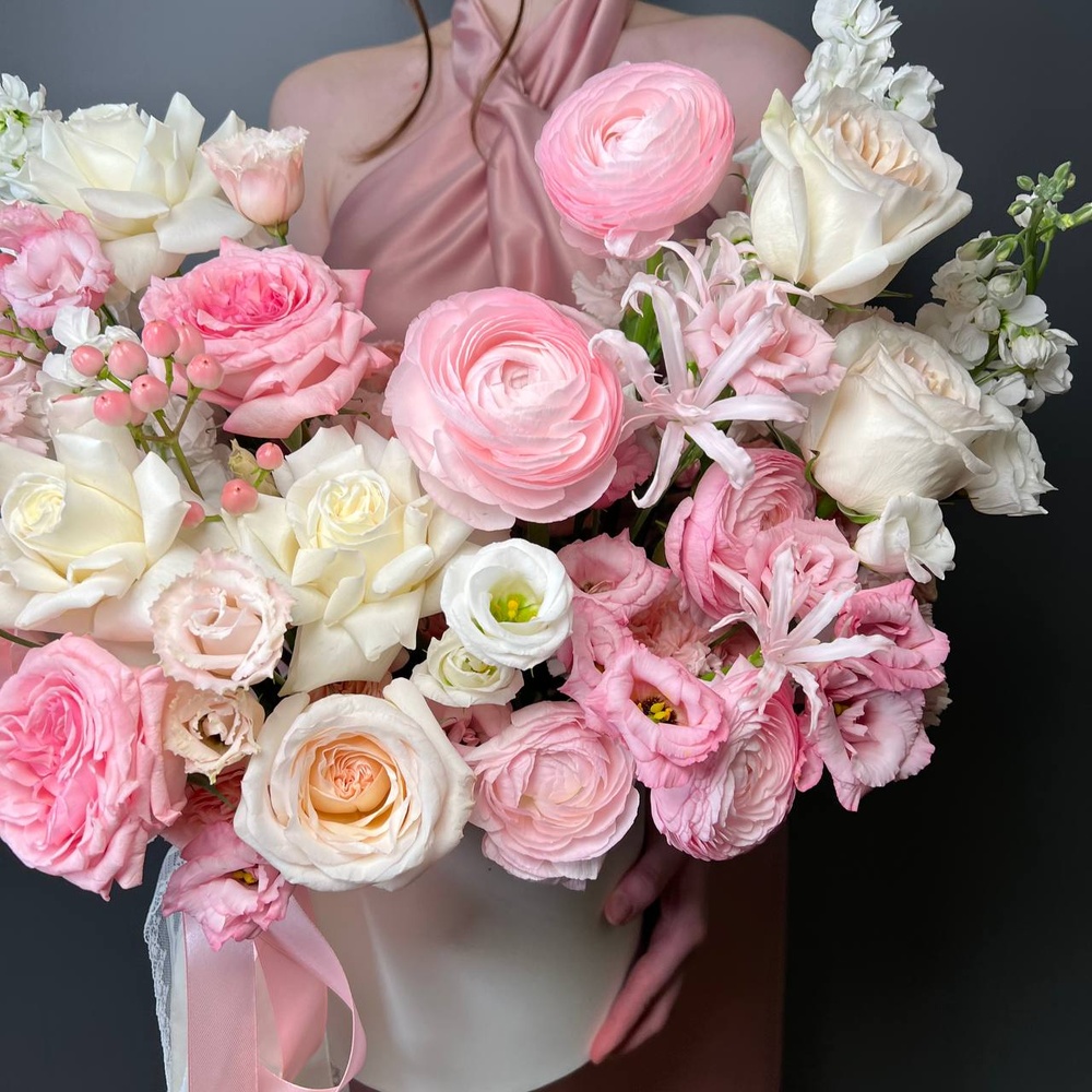 Боска: цветы в шляпной коробке за 36990