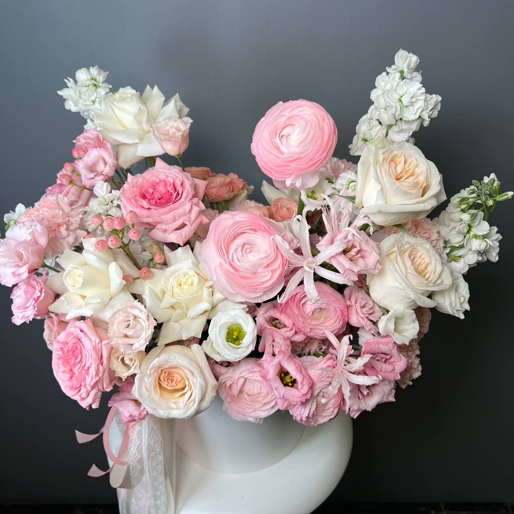 Боска: цветы в шляпной коробке за 36990