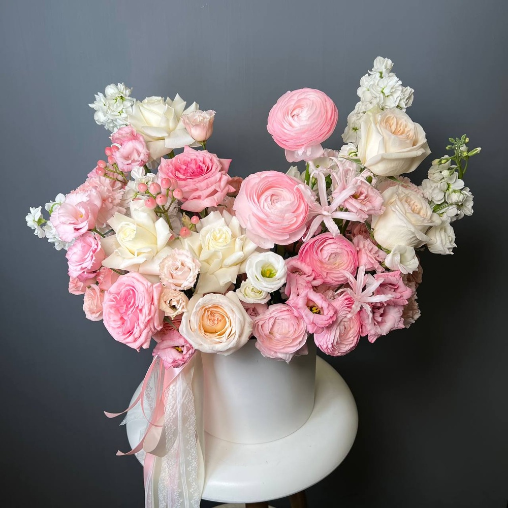 Боска: цветы в шляпной коробке за 36990