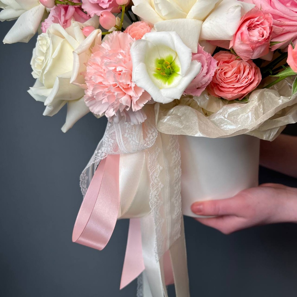 Боска: цветы в шляпной коробке за 10990