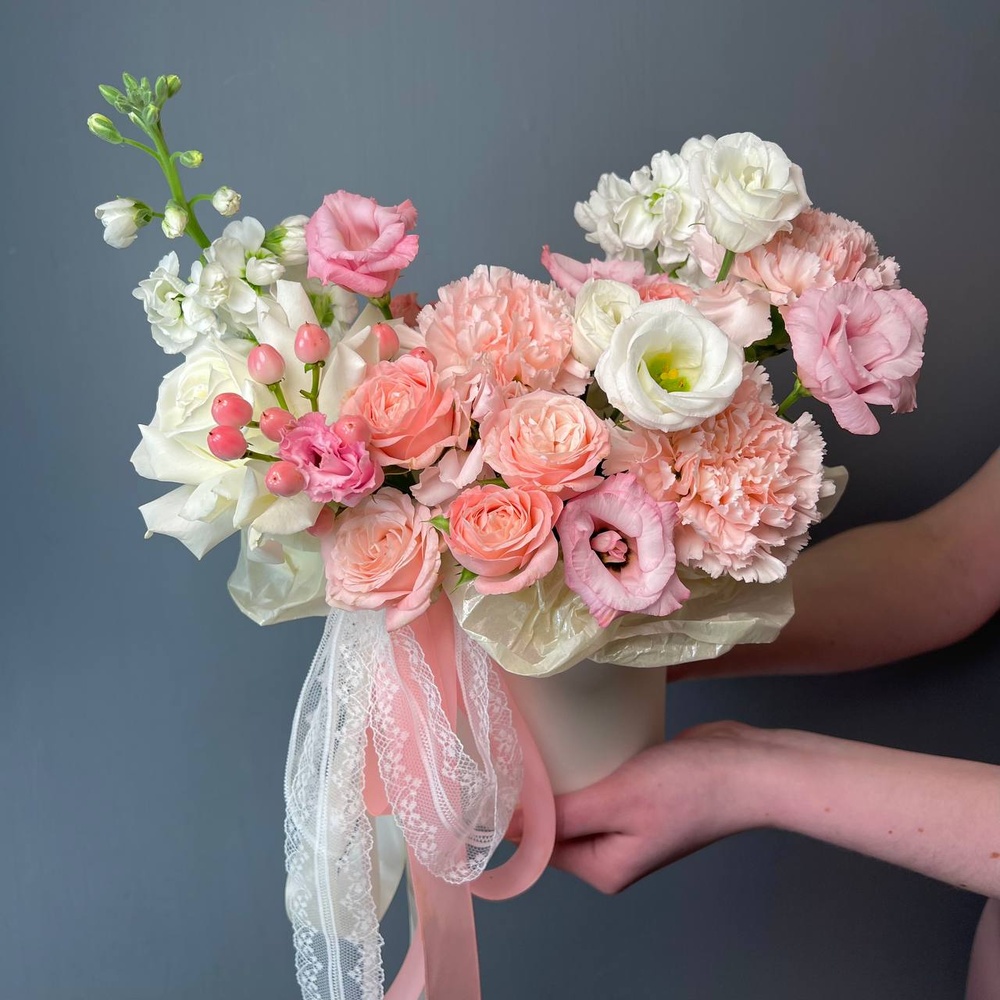 Боска: цветы в шляпной коробке за 6990