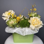 Шляпная коробка недели: авторский букет свежих цветов по акции с доставкой круглосуточно в Санкт-Петербурге. - Фотография 2