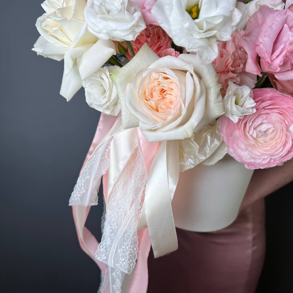 Боска: цветы в шляпной коробке за 15990