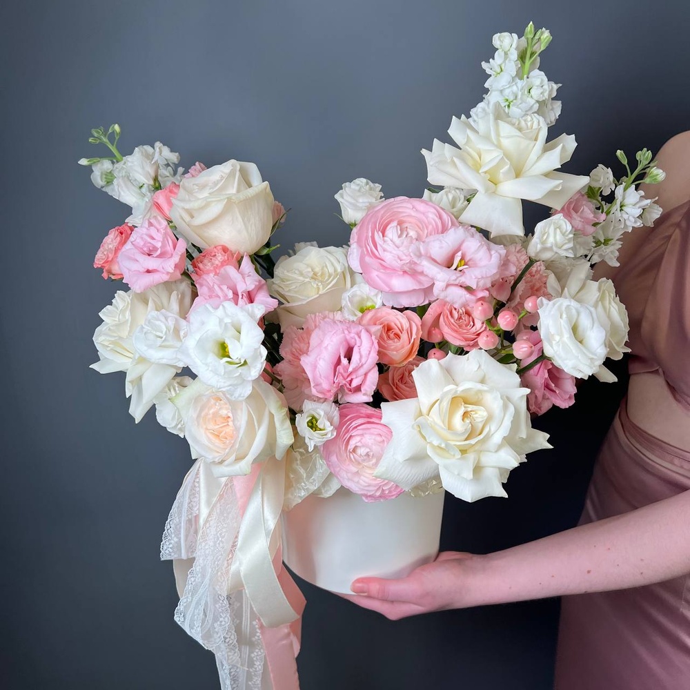 Боска: цветы в шляпной коробке за 15990