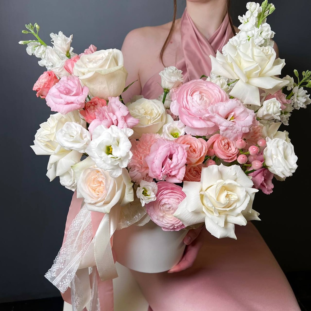 Боска: цветы в шляпной коробке за 15990