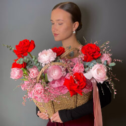 Букет «Шляпная Коробка Недели «Сумка Биркин»» Букет «Шляпная Коробка Недели «Сумка Биркин»»