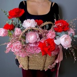 Шляпная коробка недели: авторский букет свежих цветов по акции с доставкой круглосуточно в Санкт-Петербурге. - Фотография 2