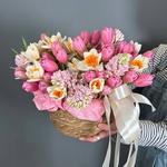 Корзина весенняя макси с розовыми тюльпанами, гиацинтами и нарциссами - Фотография 5