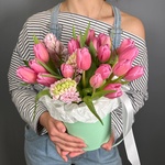 Мэри: розовые тюльпаны и гиацинты в шляпной коробке - Фотография 3