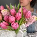 Мэри: розовые тюльпаны и гиацинты в шляпной коробке - Фотография 7