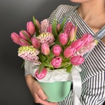 Мэри и Эшли: две шляпные коробки с розовыми тюльпанами и гиацинтами - Фотография 3