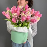 Мэри и Эшли: две шляпные коробки с розовыми тюльпанами и гиацинтами - Фотография 4