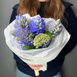 Авторский букет «Неразлучники» с синим гиацинтом