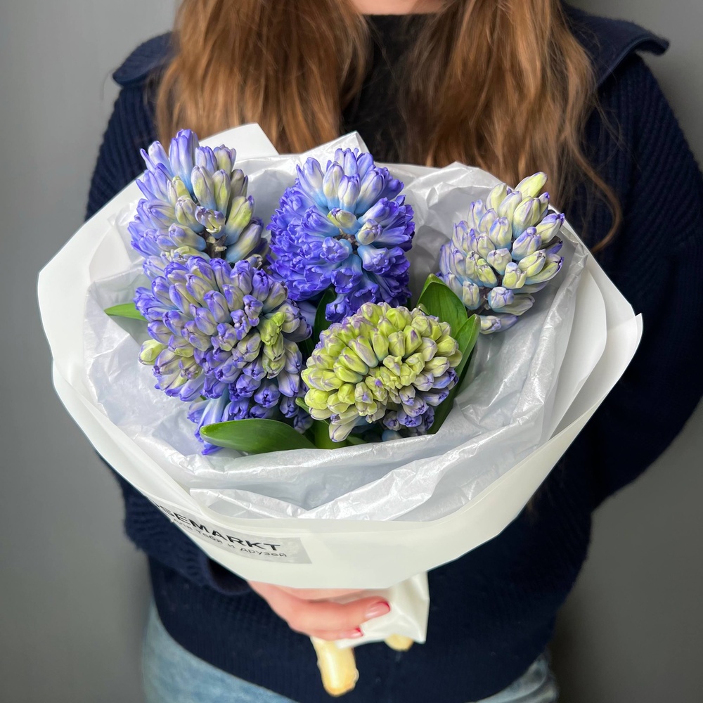 Авторский букет «Неразлучники» с синим гиацинтом