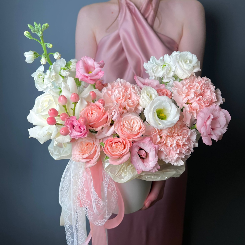 Боска: цветы в шляпной коробке за 7990