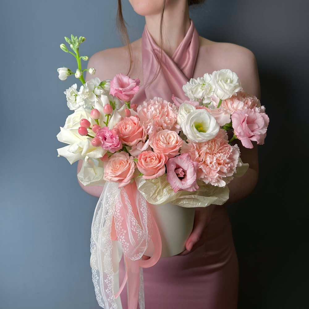 Боска: цветы в шляпной коробке за 7990