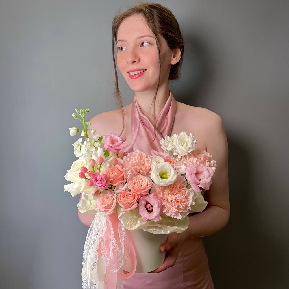 Боска: цветы в шляпной коробке за 7990