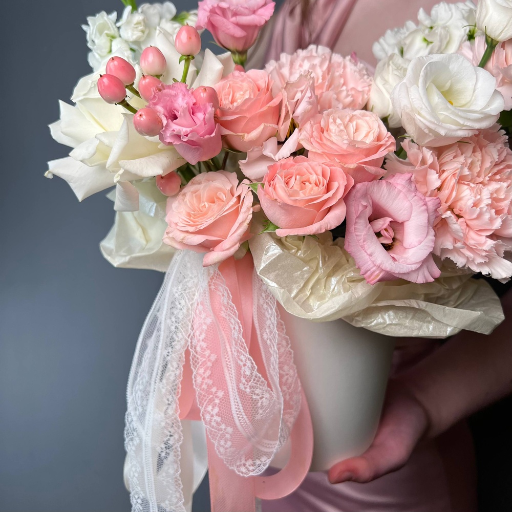 Боска: цветы в шляпной коробке за 7990