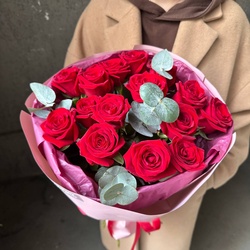 Букет «Рэд: красная роза и эвкалипт» Букет «Рэд: красная роза и эвкалипт»