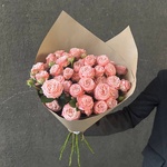 Монобукет из 9 кустовых роз Бомбастик в крафте — монобукет букет с кустовыми розами Бомбастик - Фотография 5