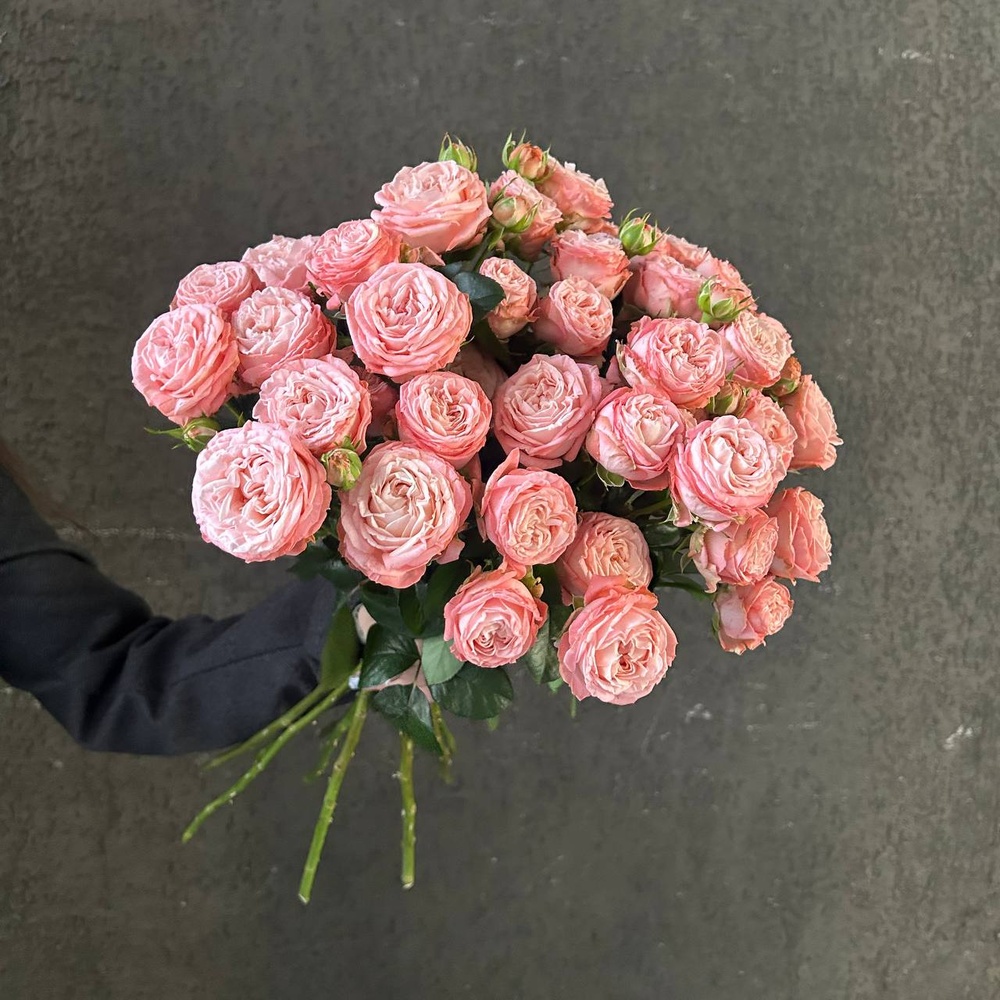 Монобукет из 9 кустовых роз Бомбастик под ленту