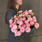 Монобукет из 7 кустовых роз Бомбастик под ленту — монобукет букет с кустовыми розами Бомбастик под ленту - Фотография 3