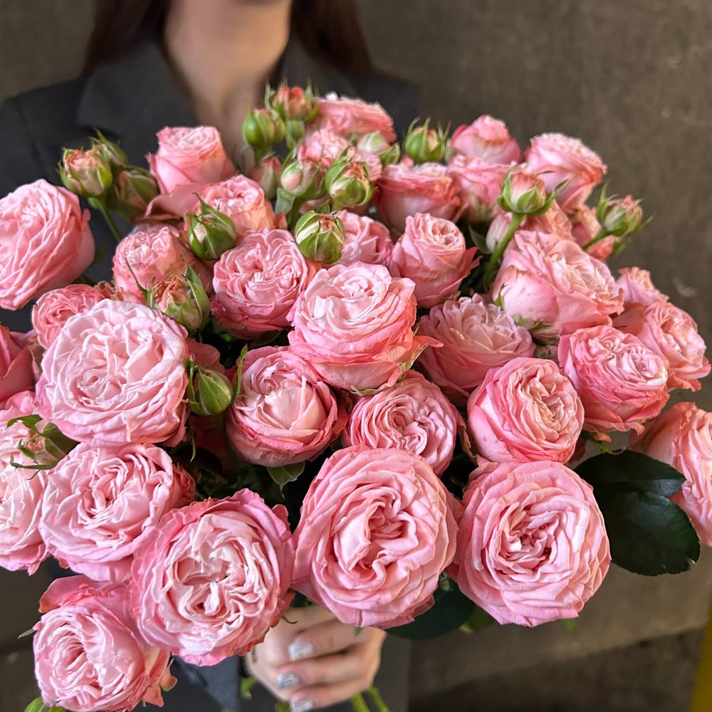 Монобукет из 7 кустовых роз Бомбастик под ленту