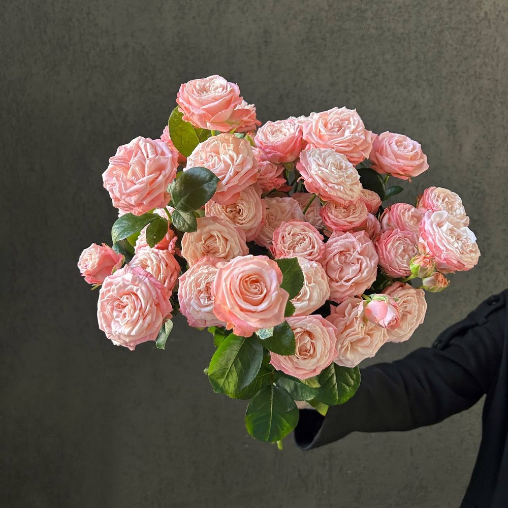 Монобукет из 11 кустовых роз Бомбастик под ленту