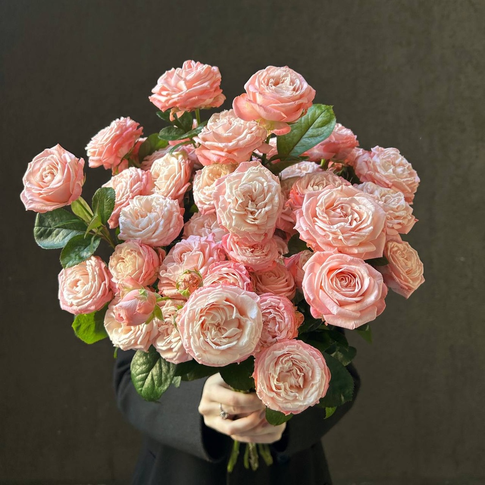 Монобукет из 11 кустовых роз Бомбастик под ленту