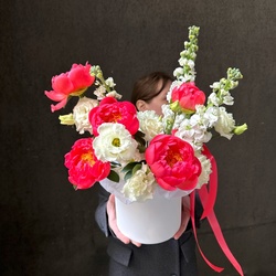 Букет «Шляпная Коробка Недели «Дитя заката»»