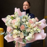 Ванильное небо: каллы, пионовидная роза и маттиола — авторский букет с пионовидной розой, маттиолой и каллами - Фотография 5
