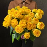 Свежих 9 пионовидных кустовых роз под ленту — монобукет из 9 кустовый желтых роз - Фотография 2