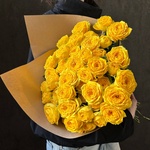 Букет из 19 жёлтых кустовых роз в крафте — монобукет из 19 жёлтых кустовых роз - Фотография 9