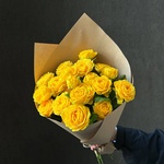 7 пионовидных кустовых роз в крафте — монобукет из 7 кустовых жёлтых роз - Фотография 5