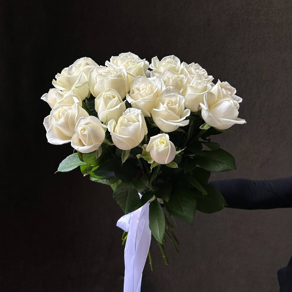 19 белых роз под ленту