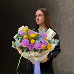 Авторский букет из пионовидной розы, лунной гвоздики и краспедии «Палящее солнце» — авторский букет с гвоздикой и желтой кустовой розой - Фотография 2