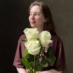Нескучная классика: 3 белые розы под ленту — монобукет из 3 белых роз - Фотография 2