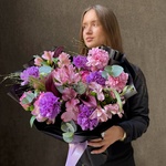 Авторский букет с каллами, альстромерией и гвоздикой «Последнее свидание» — авторский букет с каллами и гвоздикой - Фотография 2