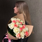 19 белых и розовых роз в крафте — монобукет из 19 розовых и белых роз - Фотография 6