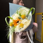 Капсульная коллекция, авторский букет «Кси» — авторский букет с подсолнухом и ромашкой - Фотография 2