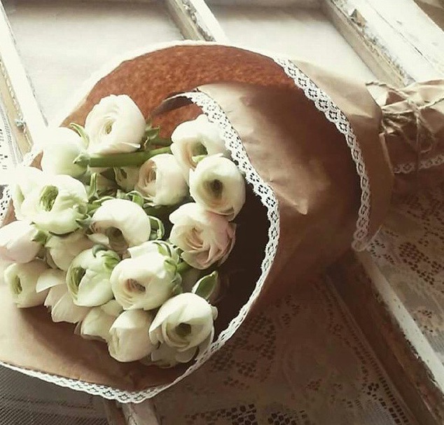 Дарите старикам цветы...