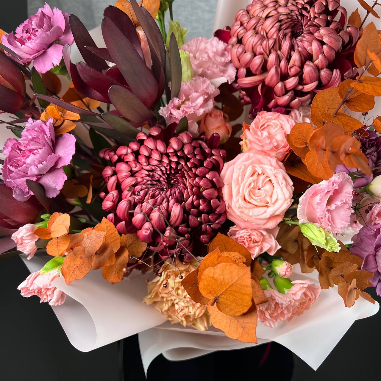 Траты на цветы в семейном бюджете: из каких копилок они берутся — и почему это важнее, чем кажется