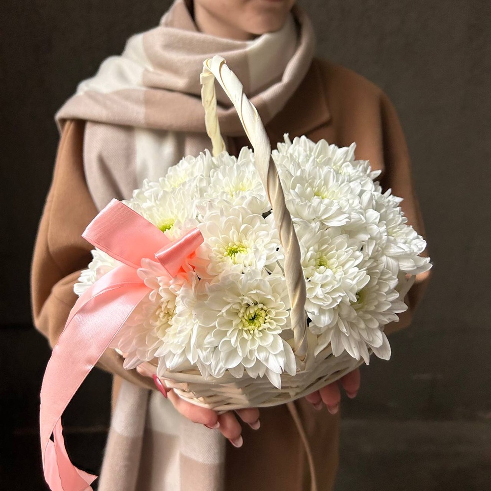 Как он дарит цветы, когда рядом другие женщины: скрытый сценарий вашего будущего брака