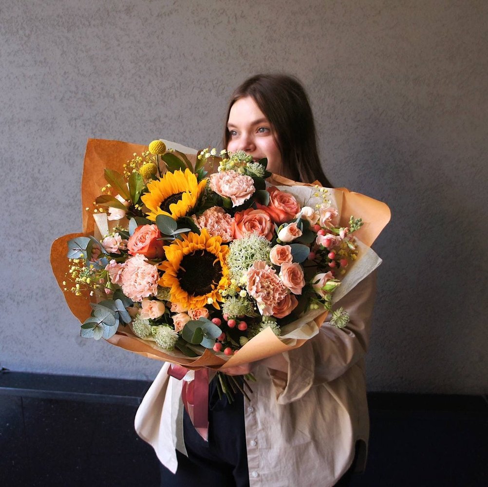 Летние букеты с подсолнухами: как выбрать и когда они особенно уместны