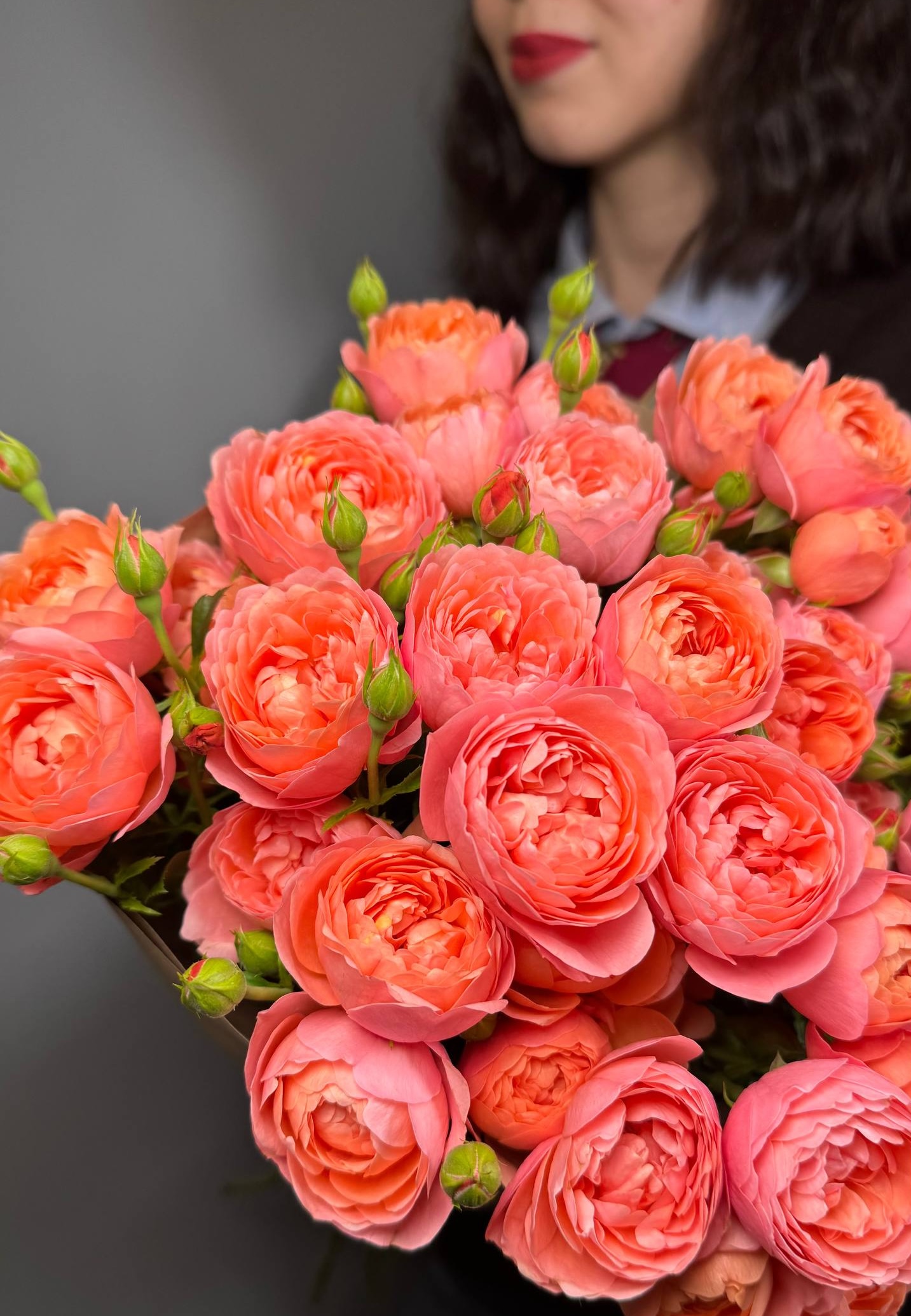 Какие пионовидные розы подарить девушке